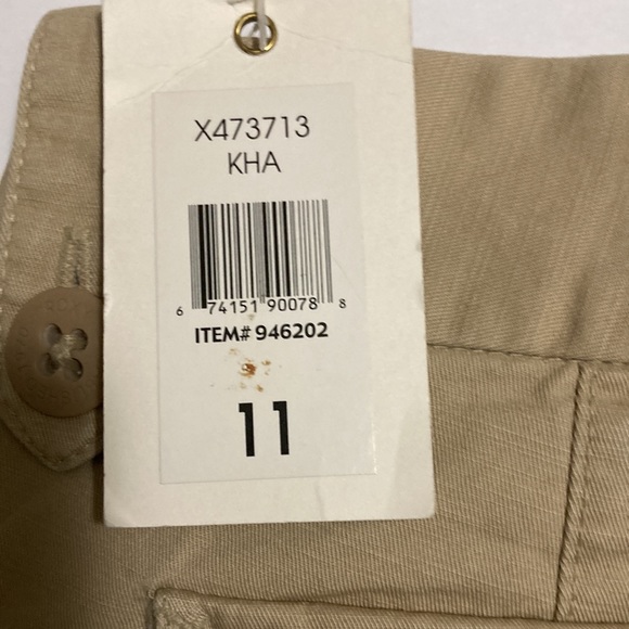 Roxy size 11 khaki color capris 100% cotton. 4 pockets comfortable & relaxed fit - Picture 8 of 8